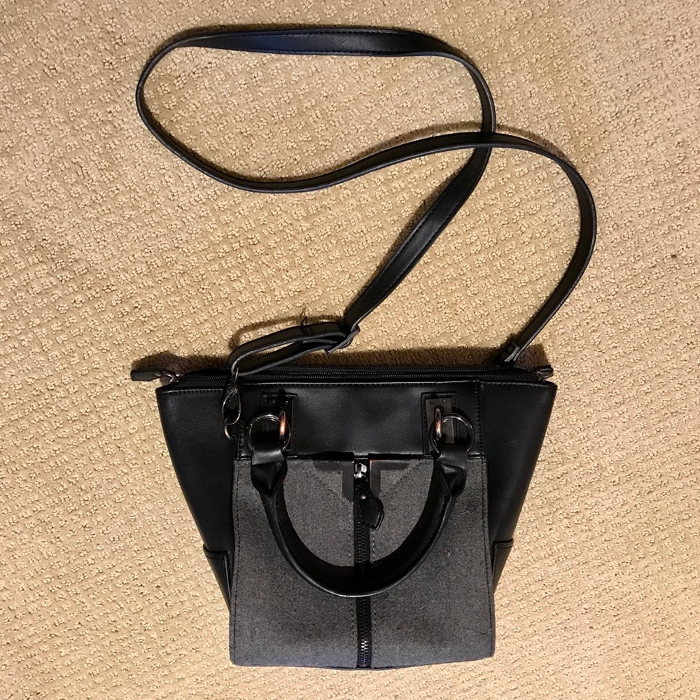 Danielle Nicole Crossbody